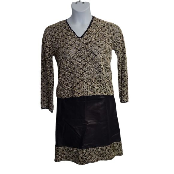 AKRIS lamb leather skirt with trim and matching v-neck top set 12 - Picture 1 of 13